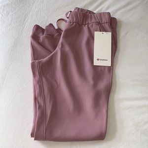NWT Lululemon On the Fly Jogger *Woven*